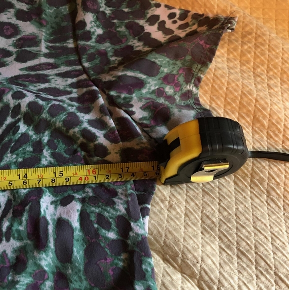 HEALING HANDS ANIMAL PRINT SCRUB TOP - Picture 6 of 7